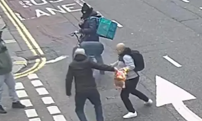 🎥 Britse zaak roept vragen op: geldboete voor boekverbranding, taakstraf voor steekpartij