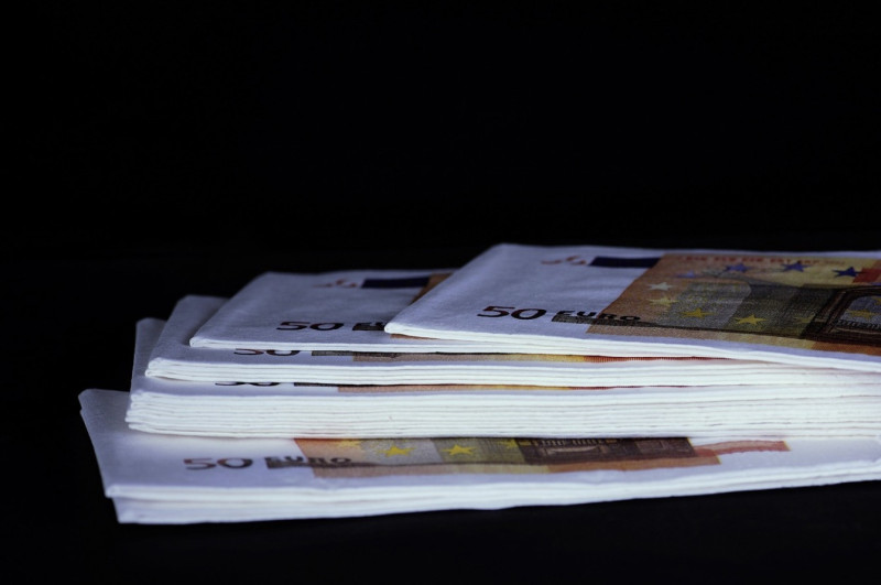 Nieuw plan van Van Bossuyt: integreren of minder gratis geld