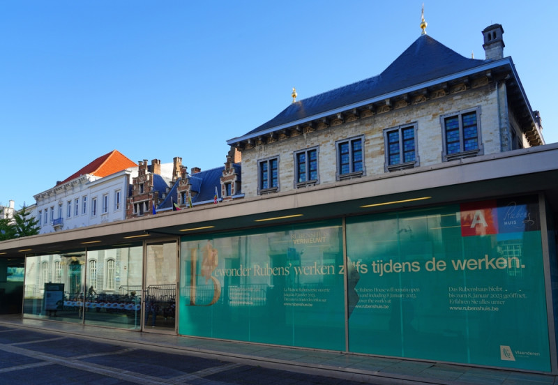 Iconisch glazen paviljoen herrijst als kantoor in Antwerpen-Noord