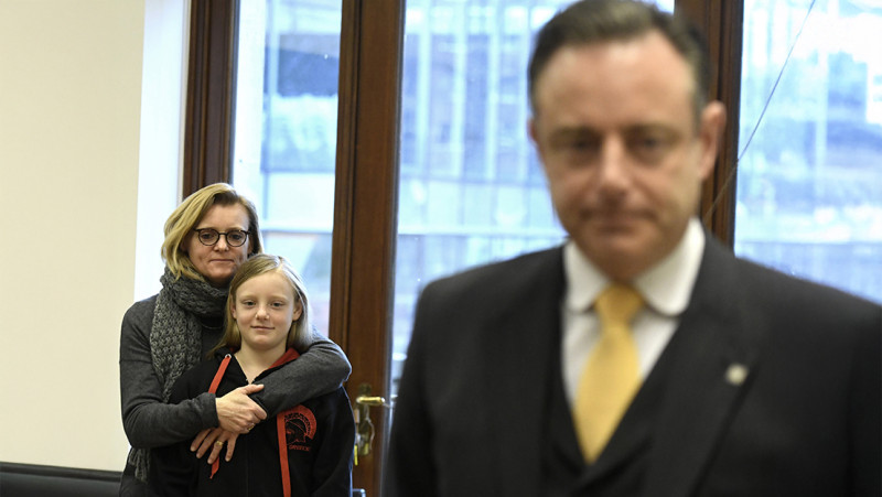 De Wever reageert in ‘de boekskes’ op het boek van zijn vrouw