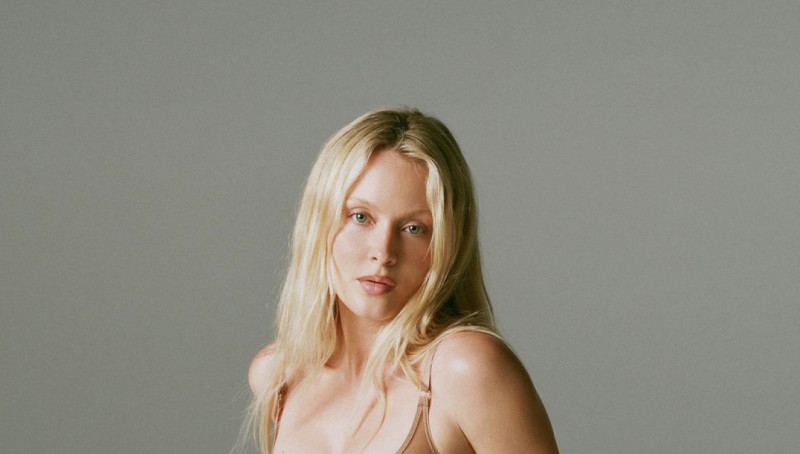 📸 Zara Larssons nieuwe lingerie is wel erg doorzichtig