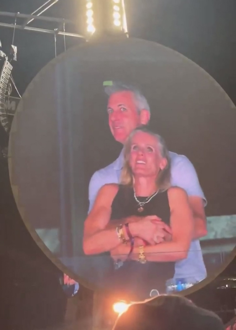 Na Coldplay-kisscamincident: huwelijk van betrapte CEO lijkt stand te houden