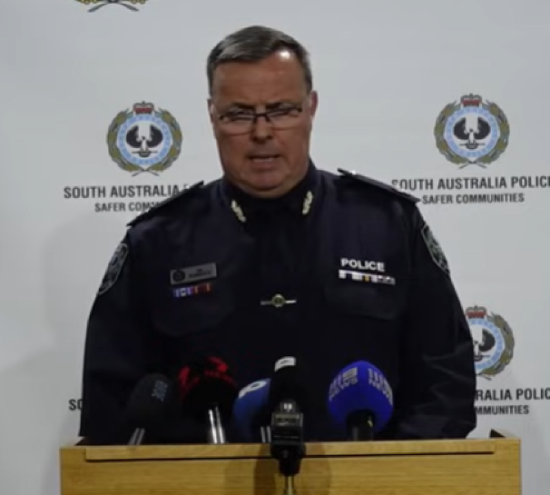 Waar is Gus? Australië in de ban van verdwijning vierjarige, fake nieuws over gevonden voetstap
