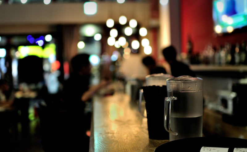 Hondenbeeld Jake moet verdwijnen van terras in Brugge