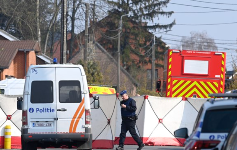 Frontale botsing tussen vrachtwagen en personenauto in Schoonaarde zorgt voor verkeershinder