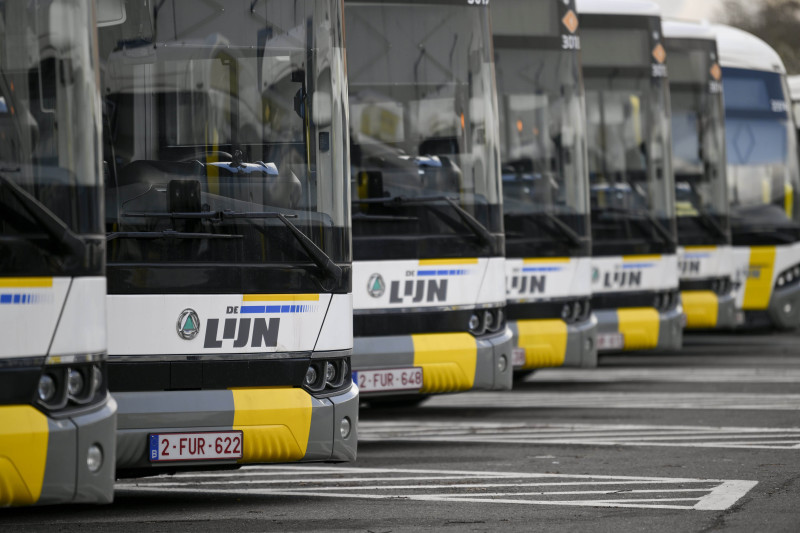 Fietser (75) komt om bij aanrijding met De Lijn-bus in Lichtervelde