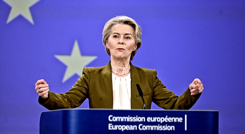 Von der Leyen regeert met het politieke mes op de keel