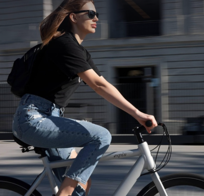 Vrouw gewond na aanrijding op elektrische fiets in Jabbeke