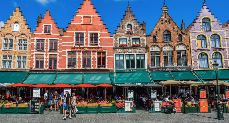 Paard op hol in Brugges centrum veroorzaakt ernstig ongeluk