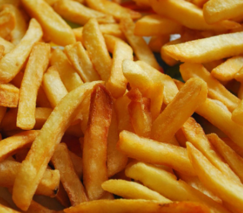 Nieuwe frituur in Aalbeke trakteert inwoners op gratis friet