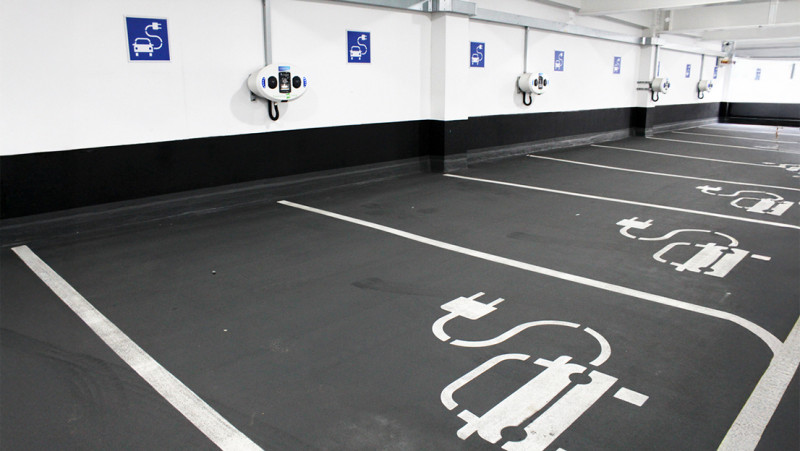 Parkeren we straks potentiële bommen in onze garages?