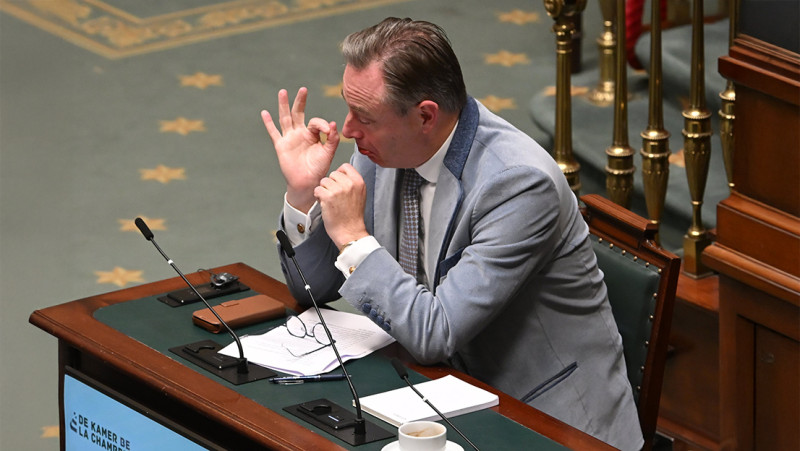 Geen crisis, wel chaos: De Wever mist aftrap van het politieke jaar