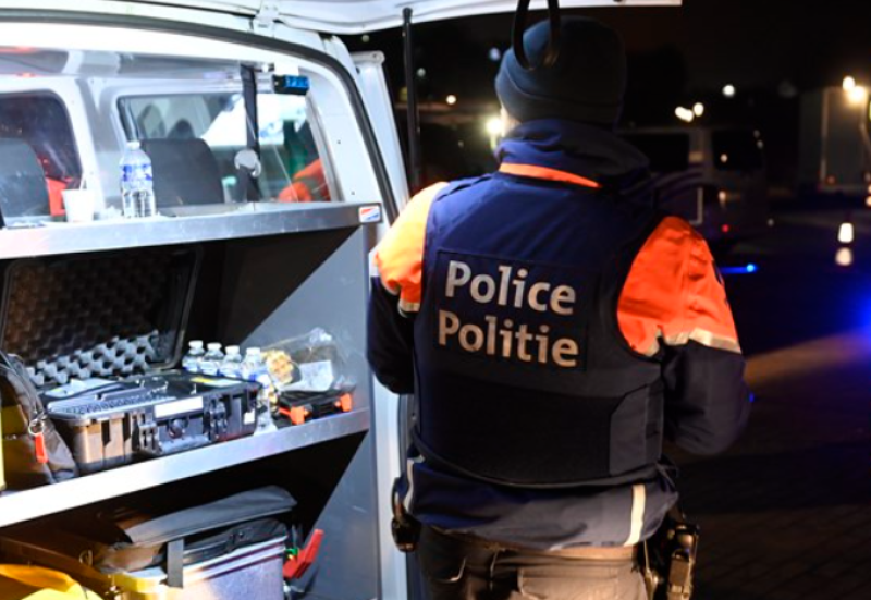 Dronken Gentenaar slaat partner met gsm voor ogen van zoontje