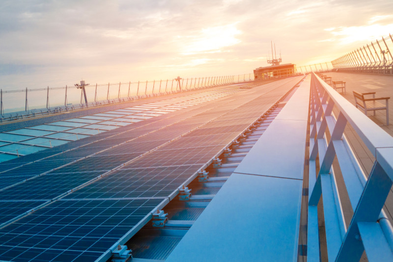 Speciale zonnepanelen bij luchthaven Zaventem voor veiligheid piloten