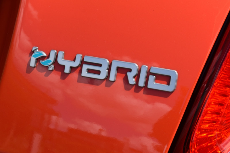 Plug-in hybrides vallen door de mand: duurder, vuiler en minder groen dan beloofd
