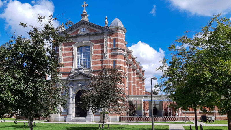 Iconische luster van The Jane verhuist naar Bornem