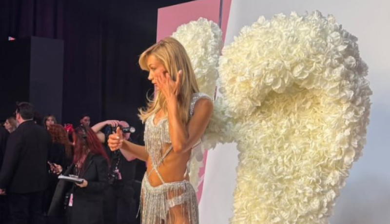 🎥 Revaliderende Bella Hadid maakt comeback op catwalk met vleugels van 23 kilo