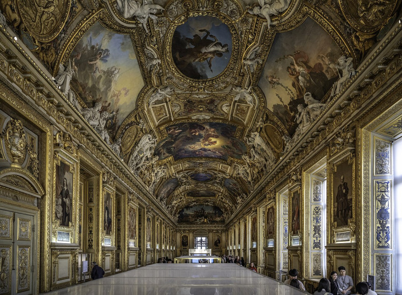 Gedurfde diefstal in Louvre doet denken aan Pink Panthers