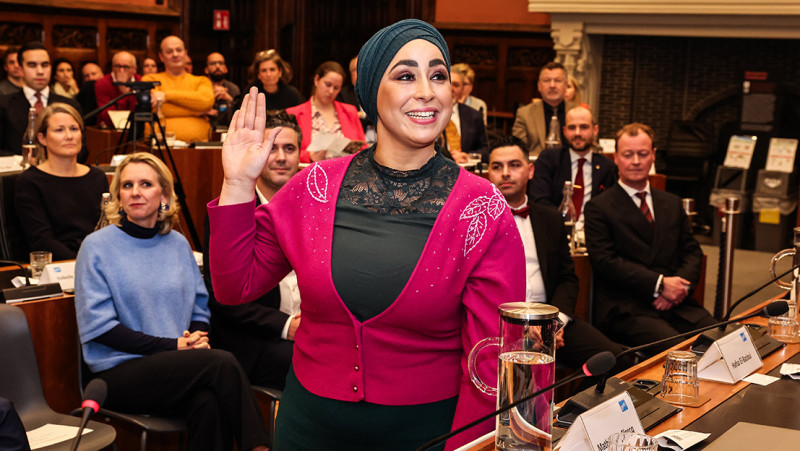 Gentse schepen Hafsa El-Bazioui steekt een politieke middelvinger op naar de Amerikanen