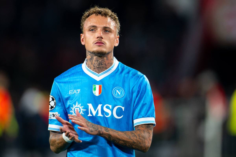 🎥Gefrustreerde Noa Lang laat van zich horen over bijzonder lastige situatie bij Napoli