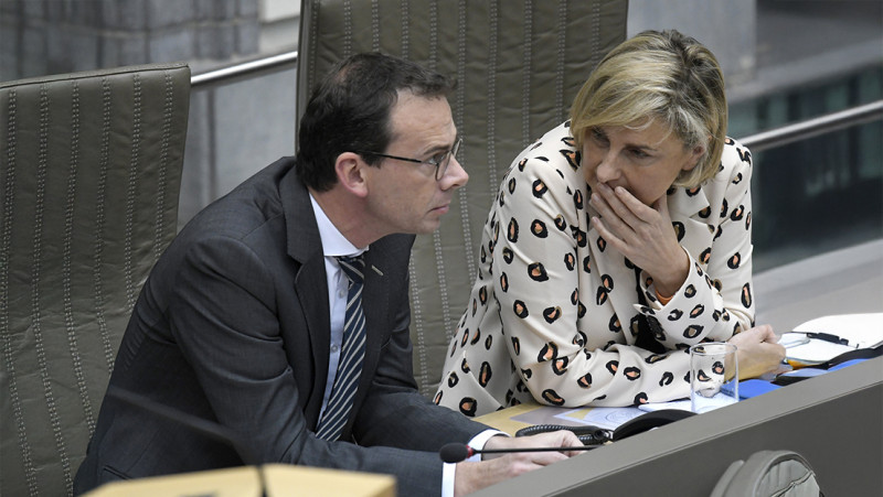 Dure adviezen, nul resultaat: Beke en Crevits gaven 2,5 miljoen euro uit aan nutteloze consultents