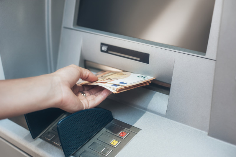 Discussie over bankautomaat in gemeentehuis Malle laait op