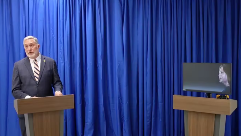 🎥 Politici discussiëren nu tegen hun AI-dubbelgangers