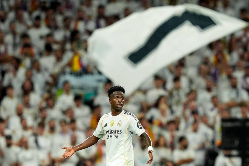 Vinicius dropt bom na wissel tegen Barcelona: "Ik verlaat Real"