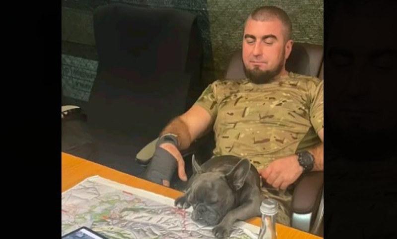 Oekraïense officier blundert op TikTok: onschuldige foto’s van hond tonen ‘geheime’ kaarten