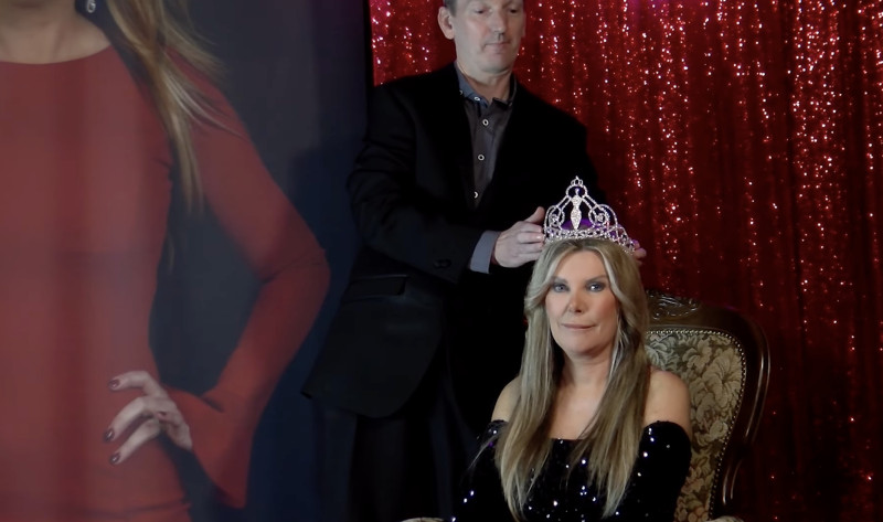🎥 Kristel uit Assenede krijgt kroontje ‘Miss Elegance of the World’ en ja, dat is al haar vierde titel