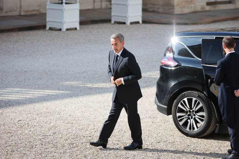 Klacht van dertig advocaten (!) tegen Franse minister van Justitie na gevangenisbezoek aan Sarkozy
