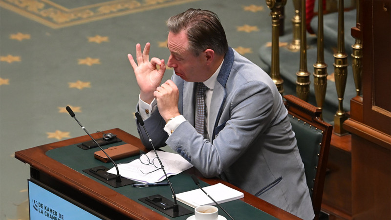 Politieke kortsluiting: kernkabinet verlaat tafel na escalerende ruzie