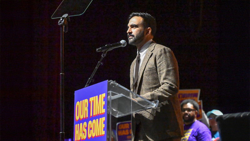 Eerste islamitische burgemeester van New York wint verkiezingen ondanks Trumps dreigementen