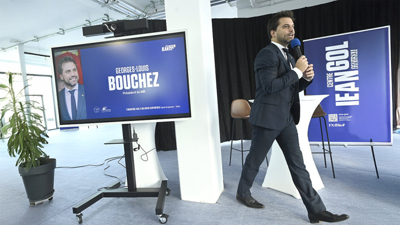 Bouchez ontkent politieke crisis en vraagt "kalmte": "Het is allemaal de schuld van de media"