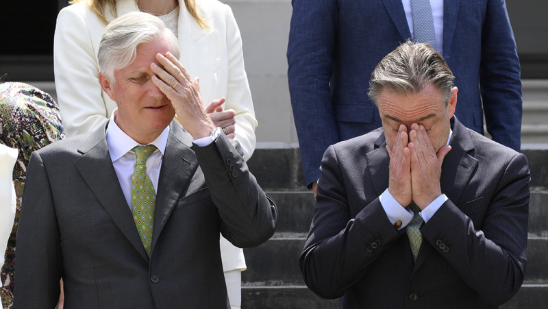Belgische politiek anno nu: roepen, schelden en tieren, en dan gaan uithuilen bij de koning