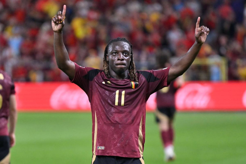 📸Jérémy Doku straalt nu ook naast het veld en toont prachtige huwelijksfoto’s