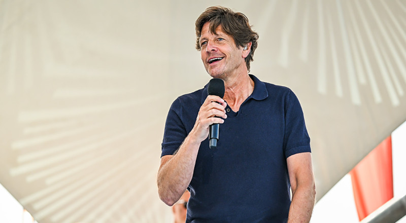 Zanger Günther Neefs deelt hoopvolle boodschap na zware periode