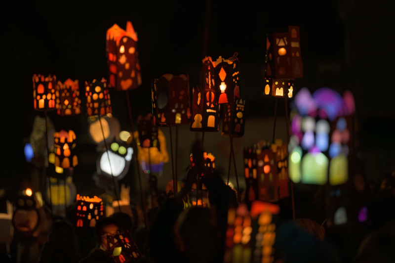 De rijke traditie van Sint-Maarten: van manteldeling tot lampionnenoptocht
