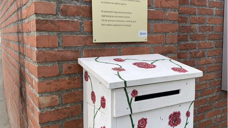 Vosselaar installeert symbolische 'hemelpost'-brievenbus op begraafplaats