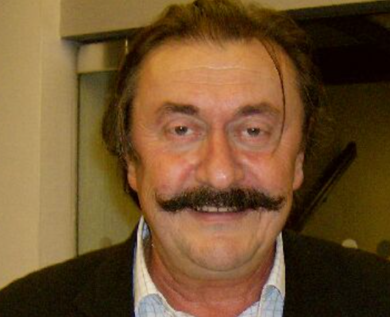 Van Marino Falco tot Boma: het ongelooflijke levensverhaal van Marijn Devalck, de man achter de snor