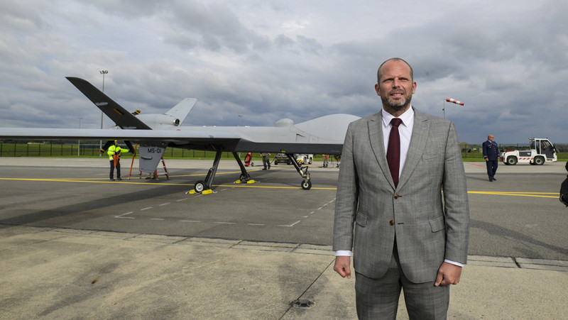 Defensieminister Francken noemt militair dienstjaar “fantastisch” – ook voor zijn 16-jarige dochter