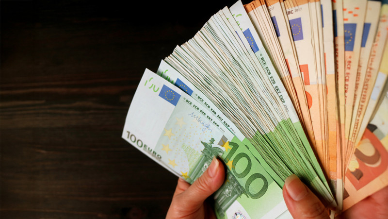 Overheid smijt met miljarden aan consultants: Rekenhof spreekt van “structurele wanpraktijken”