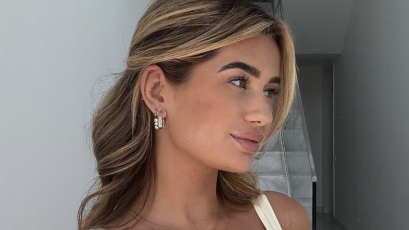 📸 Robin, de knappe Brow Queen van Ibiza