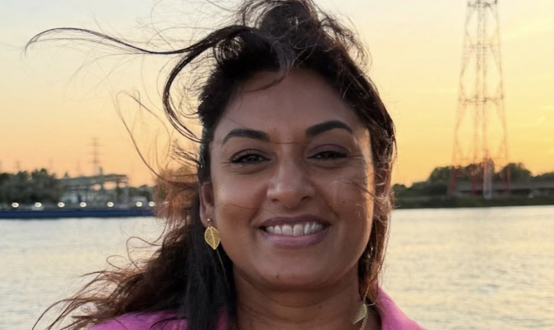 Jinnih Beels schrijft boek, Vooruit breekt in paniek uit: “Help, iemand spreekt de waarheid!”