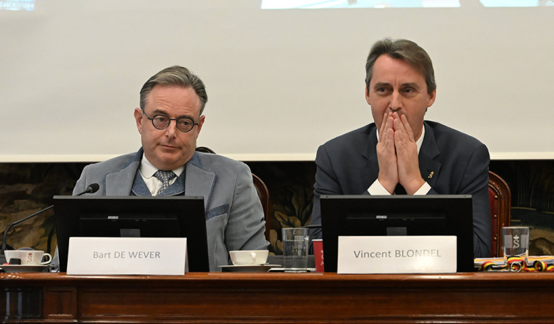 Senaat afschaffen blijkt lastiger dan pensioenen en uitkeringen slopen