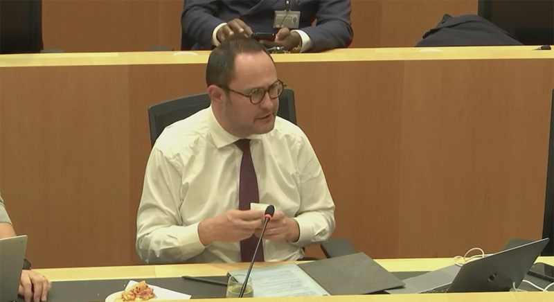 Van Quickenborne is al ruim 34 uur aan het woord
