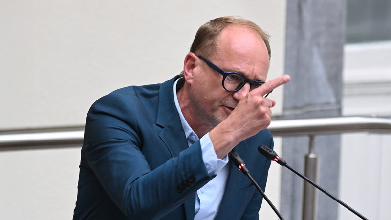 Weyts schuift met cijfers: schuldenberg ziet er plots een stuk mooier dan hij is