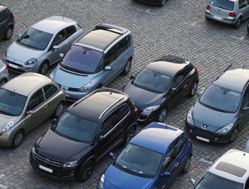 Hasselt herziet parkeerbeleid: eerste uur gratis en vroeger einde betalend parkeren