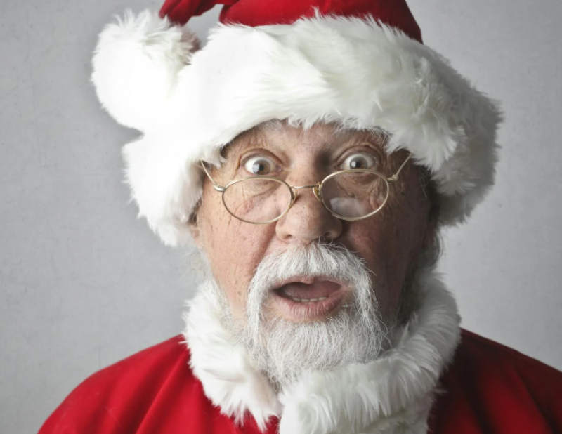 Exclusief: deze winkel bestelde zoveel kerstspullen uit China dat tientallen volle dozen doorgang blokkeren