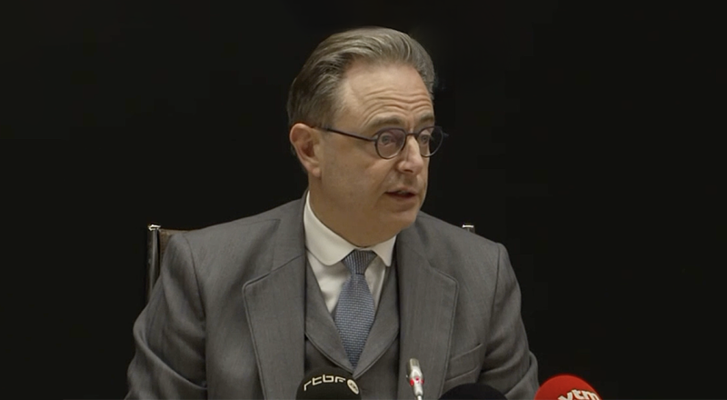 De Wever wil staking breken en gooit zijn begrotingsakkoord op de perstafel